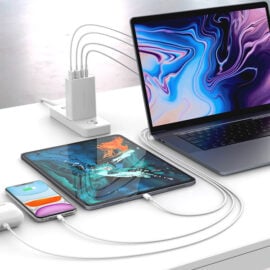 מטען קיר ומתאם HyperJuice GaN אוניברסלי הקטן בעולם מסוג USB-C 100W עם 4 יציאות